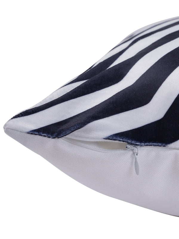 White & Black Set of 5 Cushion Covers