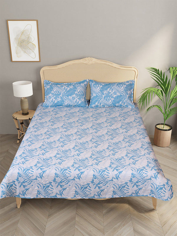 Blue & Off White Floral Patterned Reversible Double Bed Cover With 2 Pillow Covers