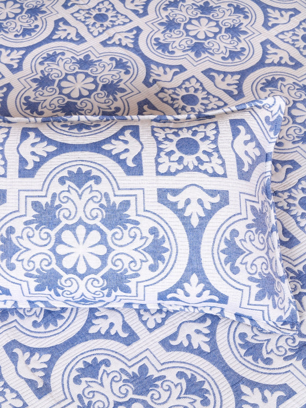 Blue & Off White Ethnic Motifs Patterned Reversible Double Bed Cover With 2 Pillow Covers