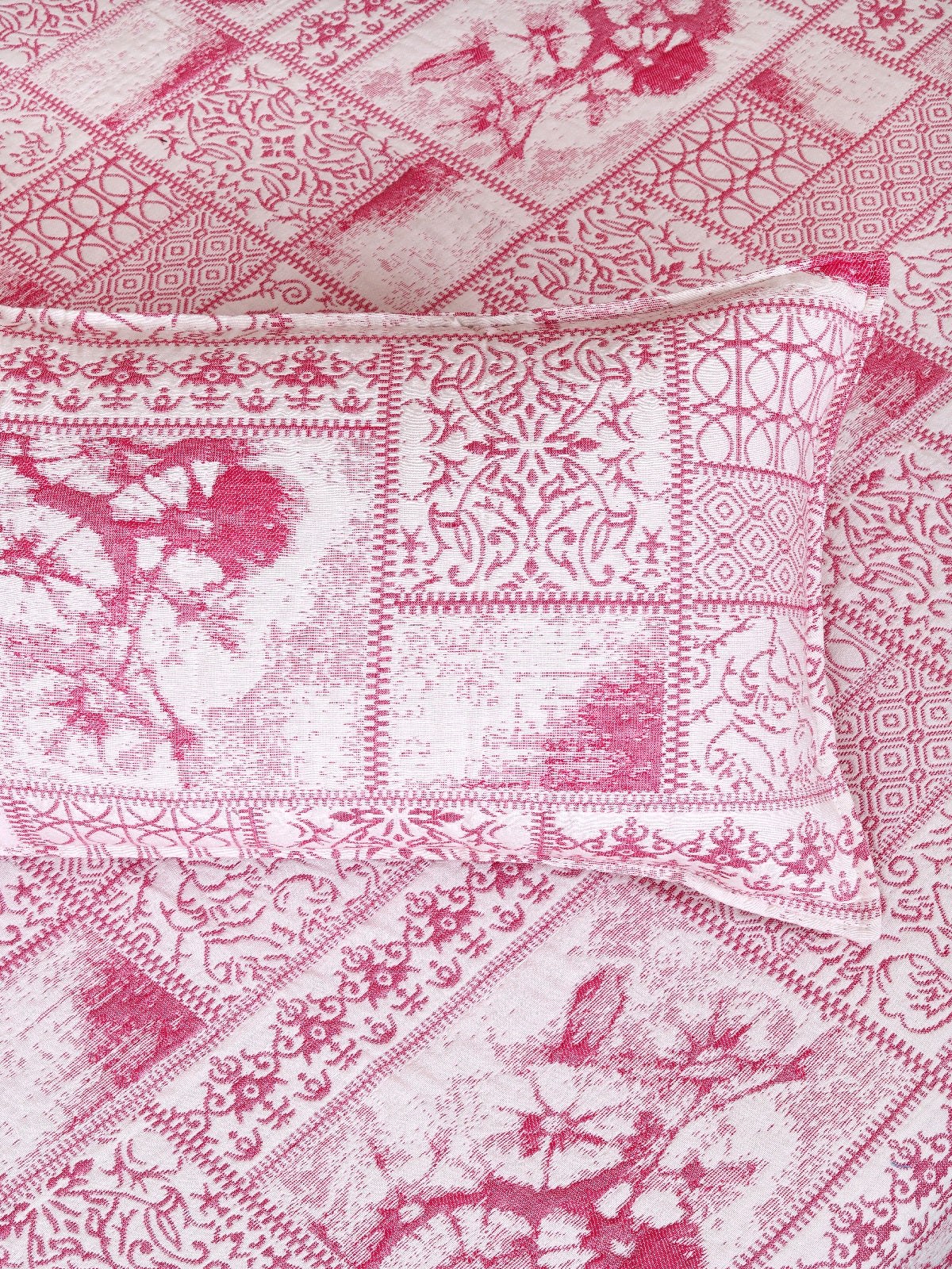 Pink & White Ethnic Motifs Patterned Reversible Double Bed Cover With 2 Pillow Covers