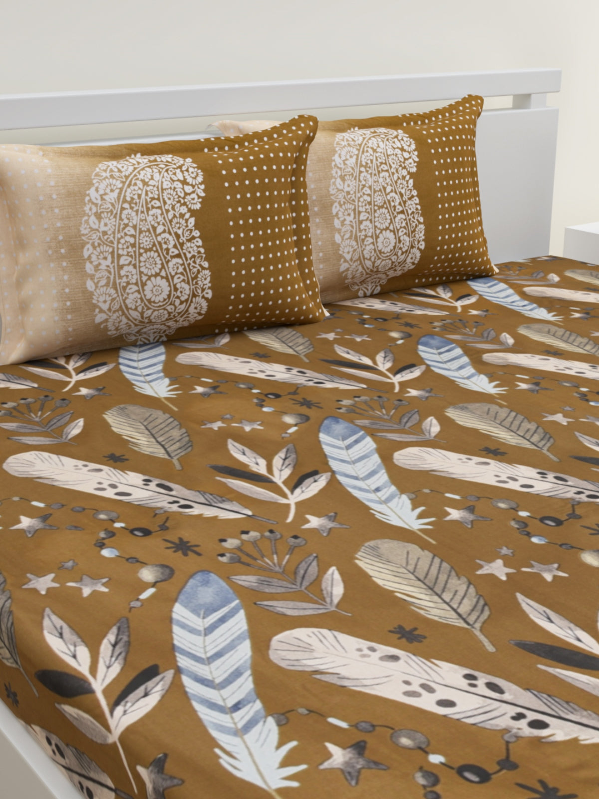Brown Leaf Patterned 160 TC King Bedsheet with 2 Pillow Covers