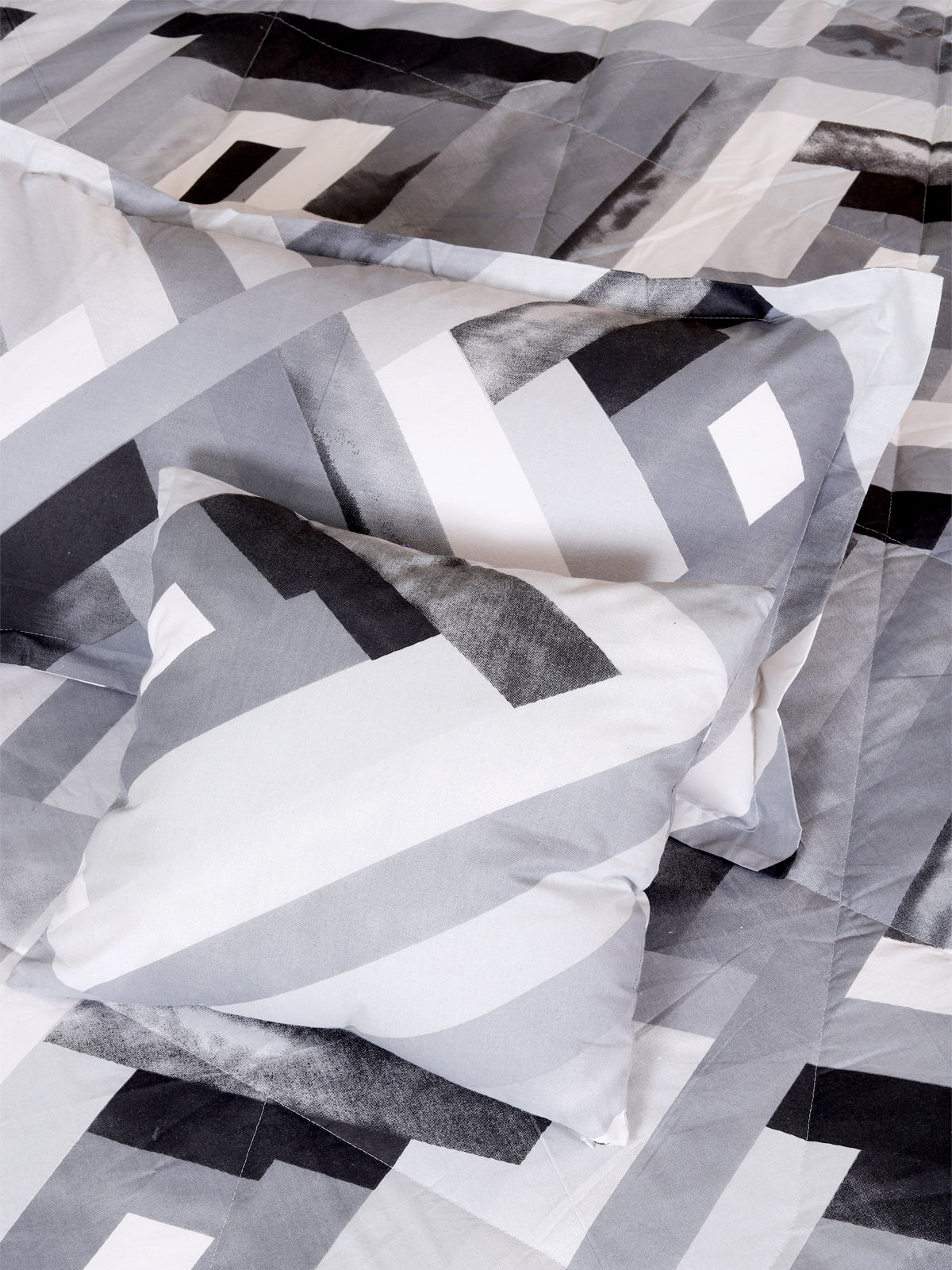 Grey & Silver Geometric Printed Cotton Double Queen Bedding Set With Pillow Cover