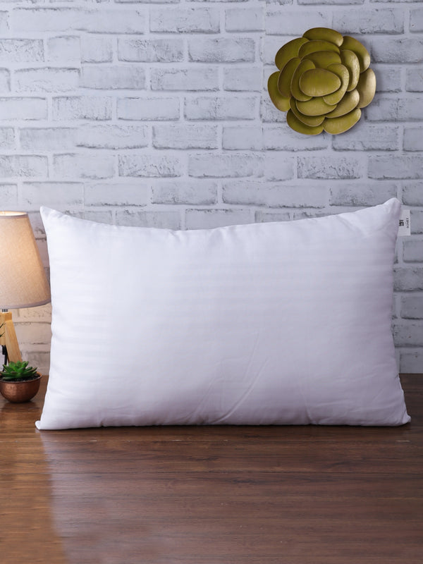 White Set of 1 Cushions