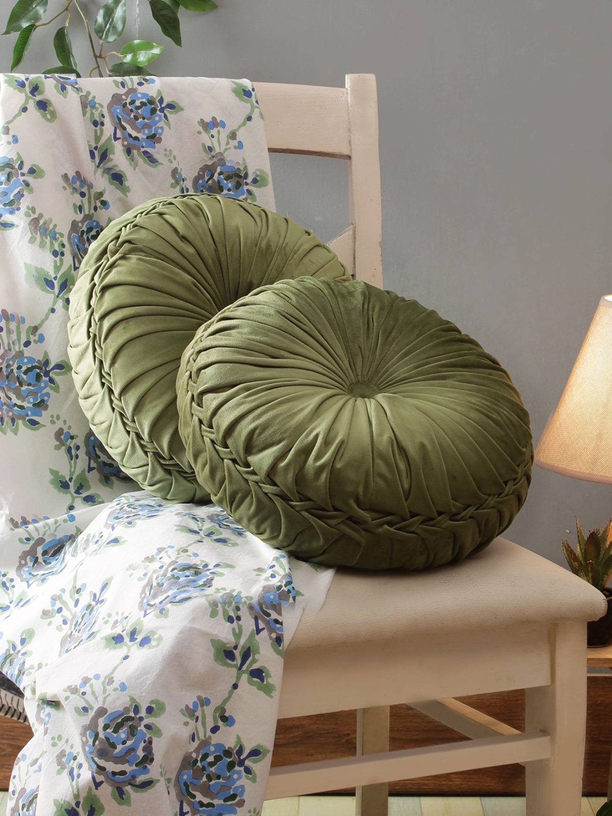 Green Set of 2 Solid Patterned Round Shape Cushions