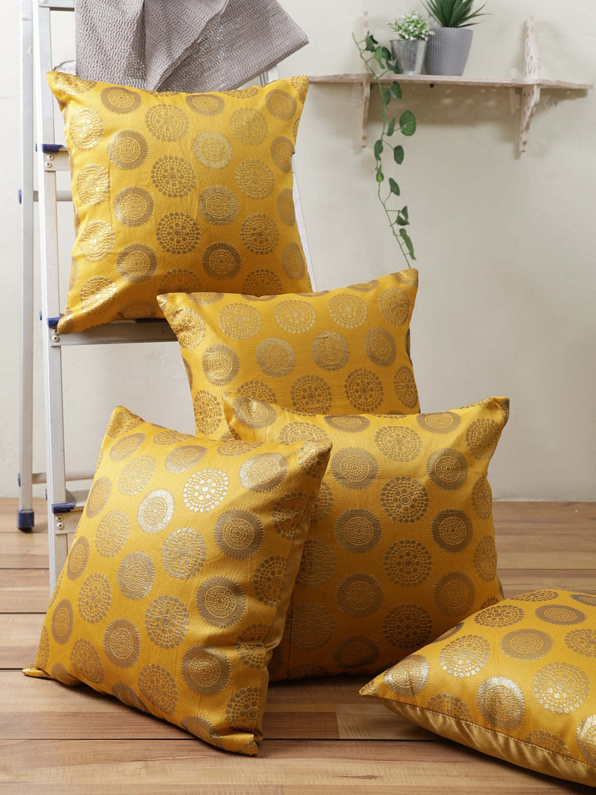 Gold Set of Polyester 16 Inch x 16 Inch Cushion Covers – ROMEE