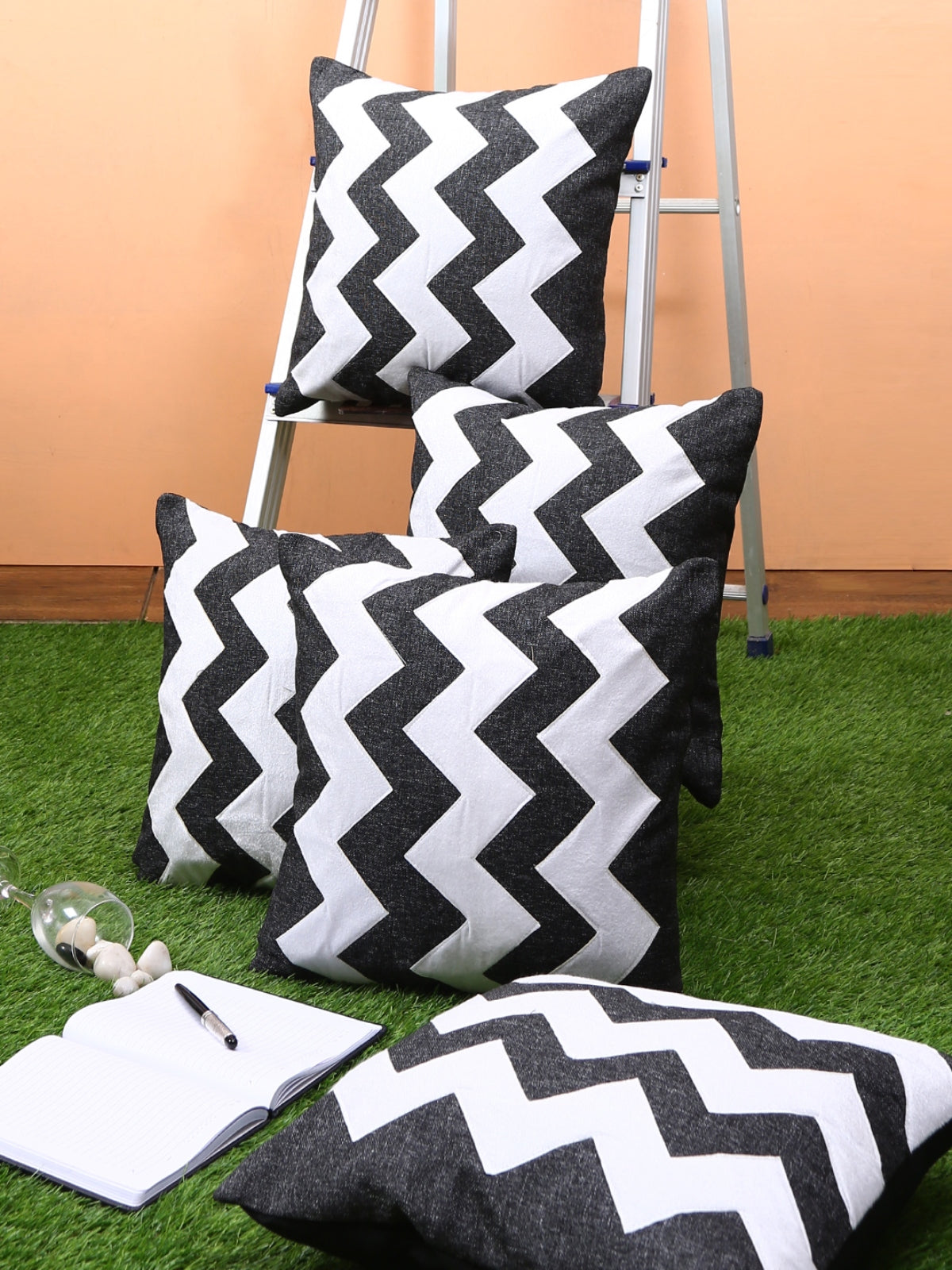Black & White Set of 5 Polyester 16 Inch x 16 Inch Cushion Covers