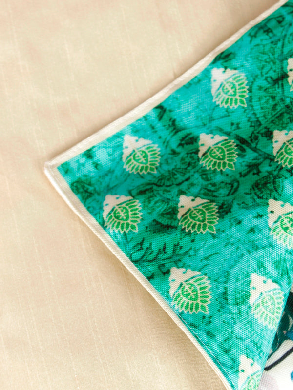 Green & Cream Polyester Table Runner