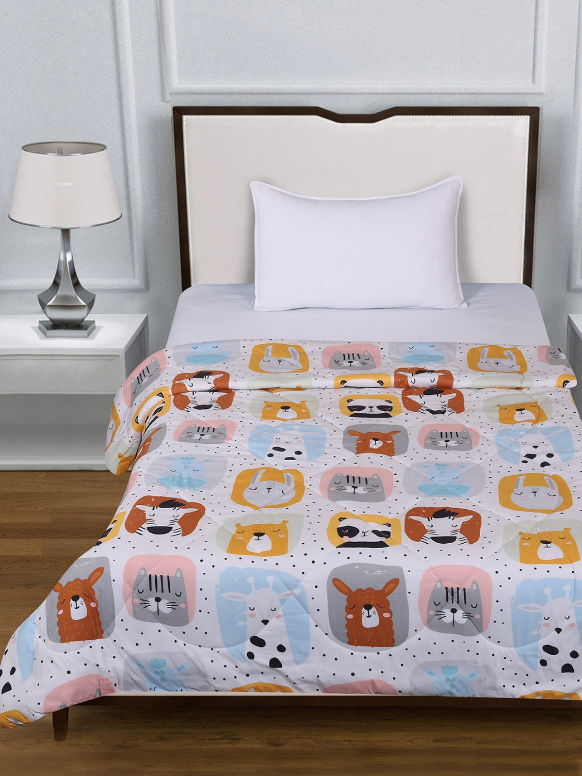 White AC Room 210 GSM Comforter