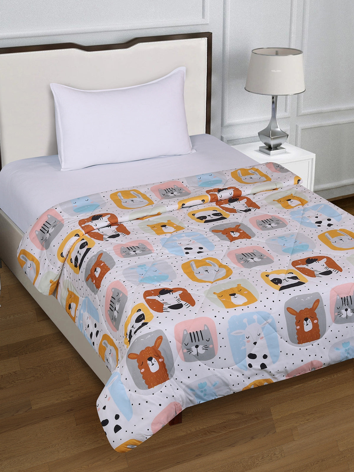 White AC Room 210 GSM Comforter