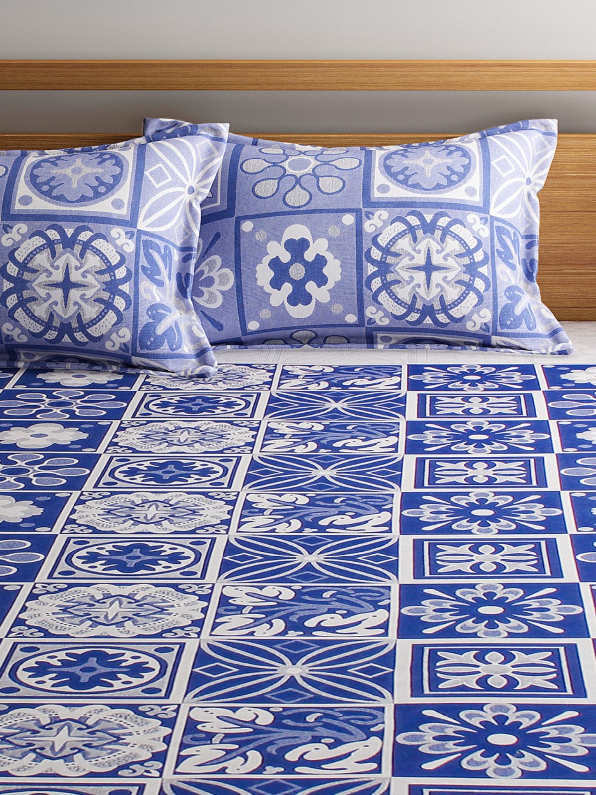 Blue Double Bed Cover with 2 Pillow Covers