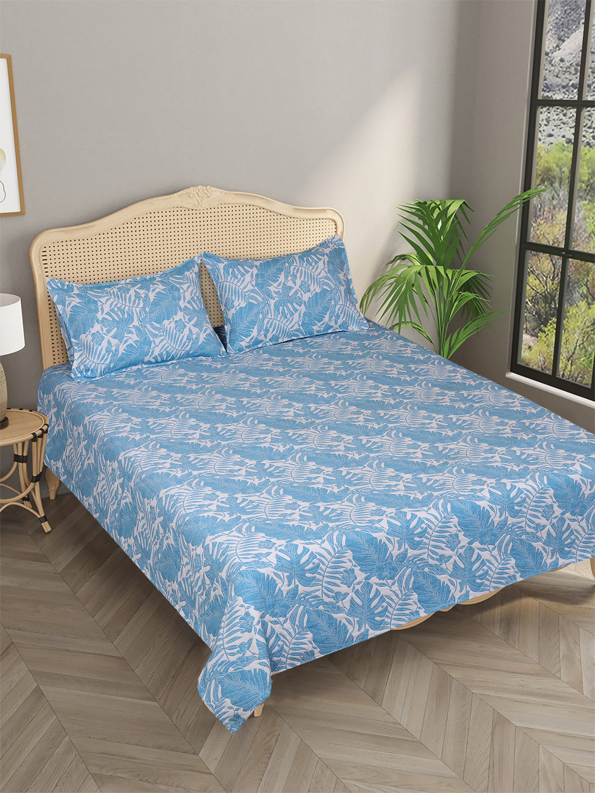 Blue & Off White Floral Patterned Reversible Double Bed Cover With 2 Pillow Covers