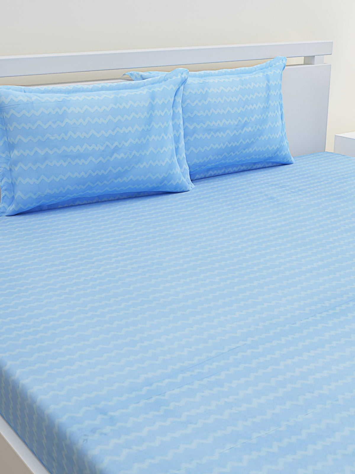 Blue Geometric Patterned 210 TC Queen Bedsheet with 2 Pillow Covers