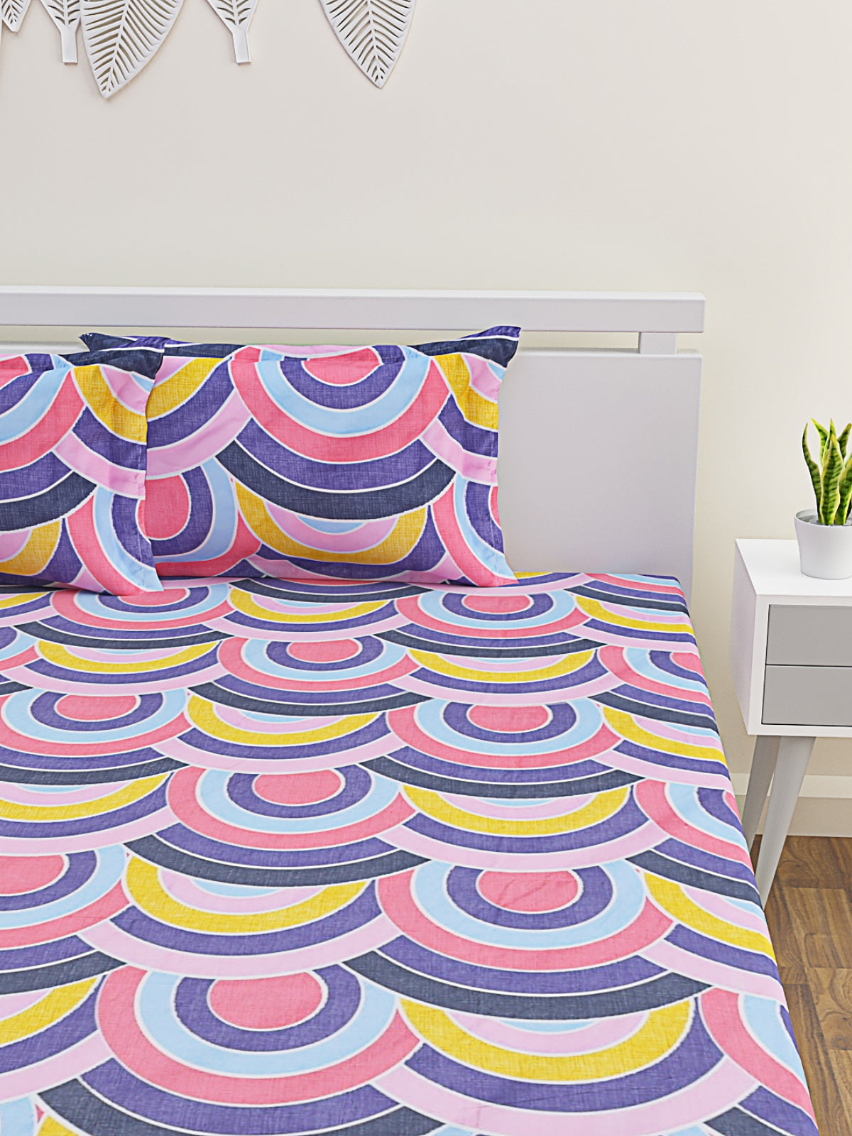 Blue & Pink Geometric Patterned 210 TC Queen Bedsheet with 2 Pillow Covers