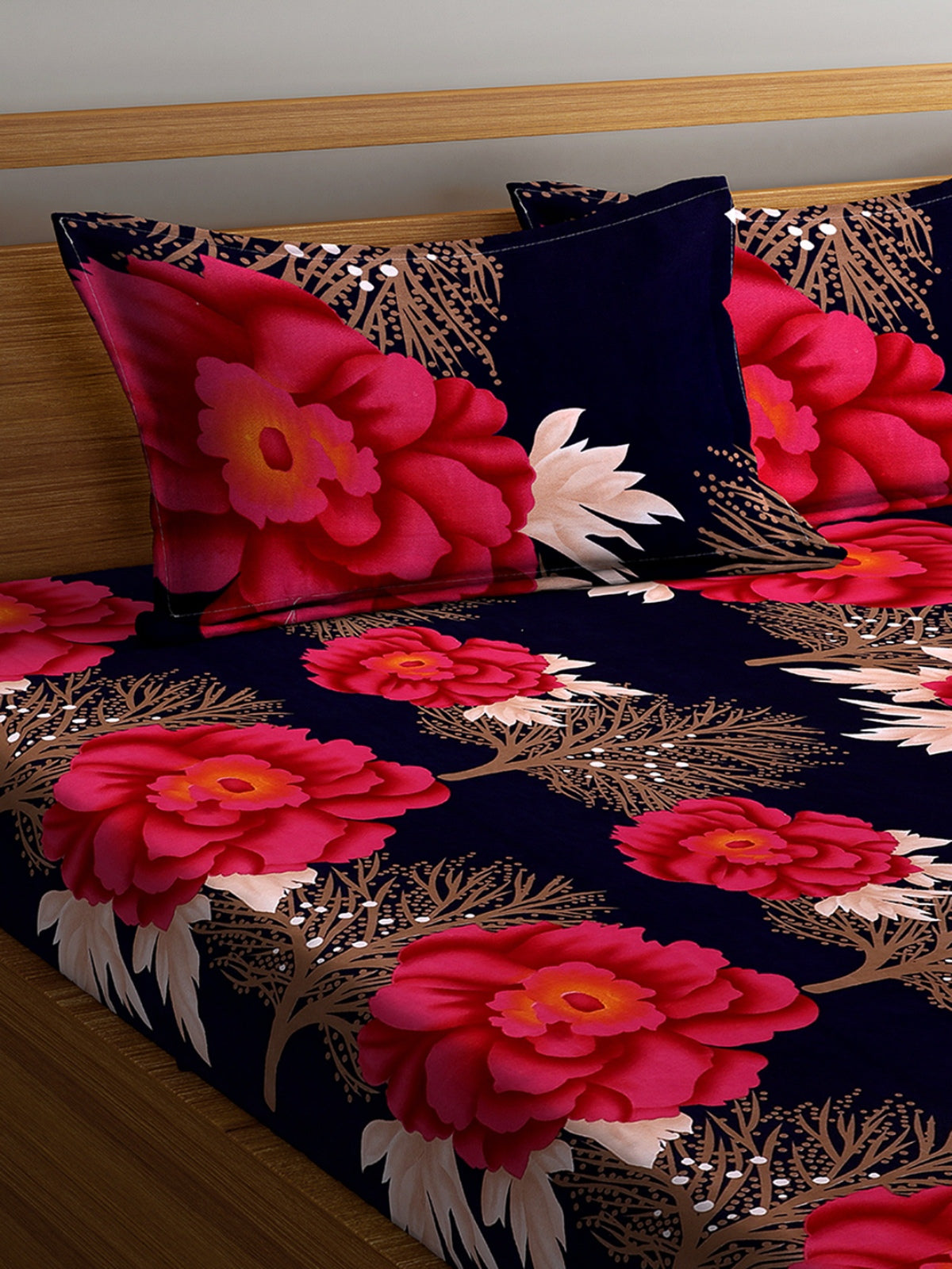 144 TC Black Bedsheet with 2 Pillow Covers