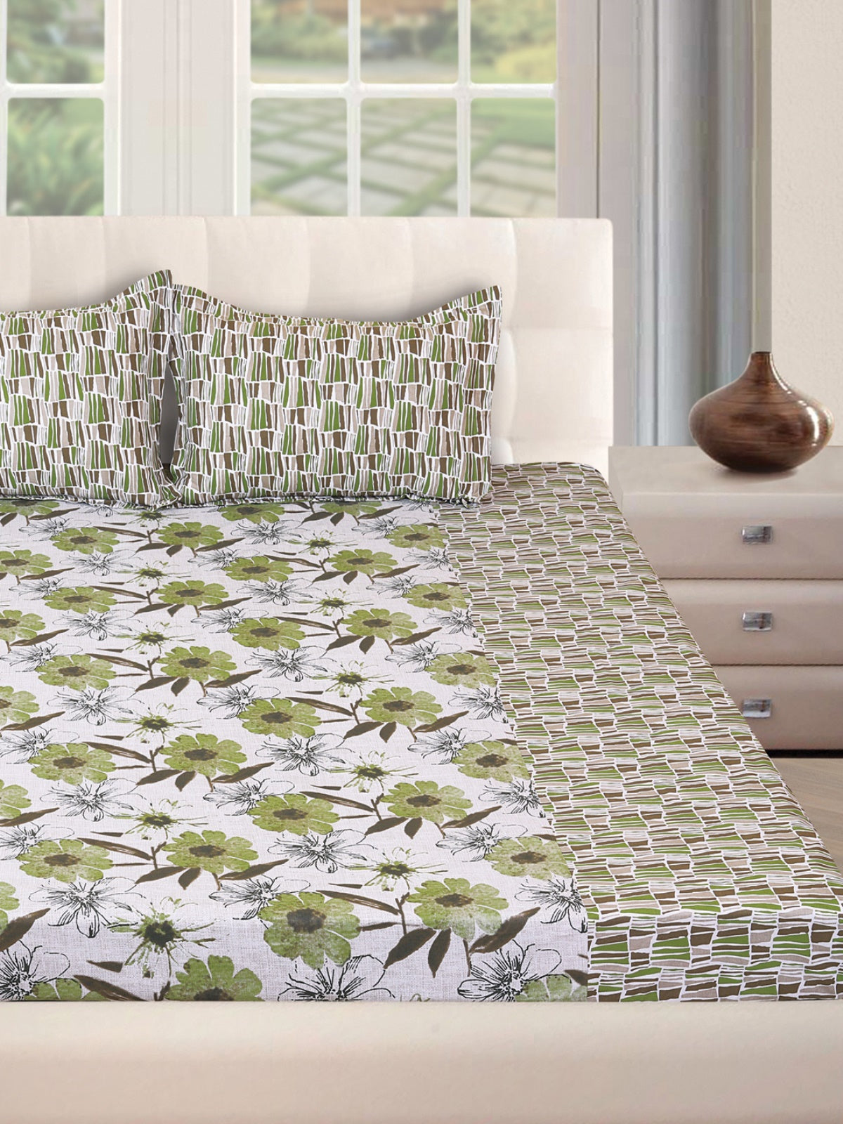 Off White & Green 160 TC Bedsheet with 2 Pillow Covers