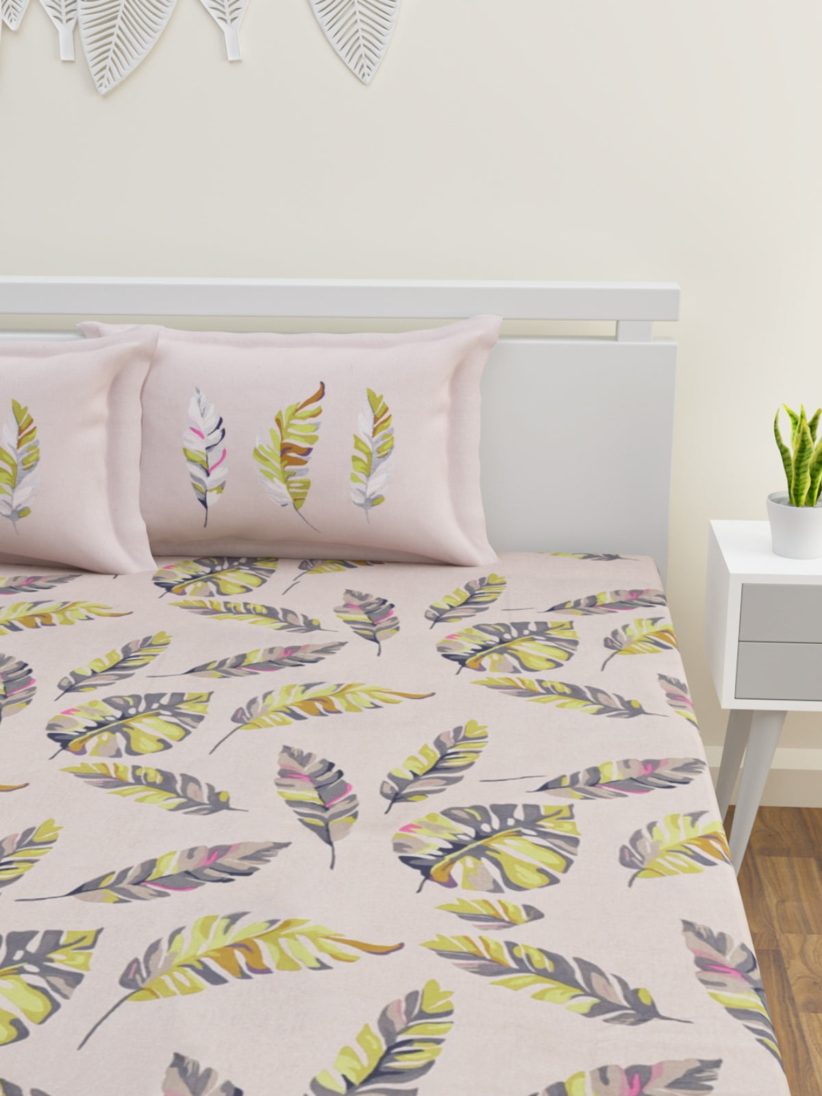 Baby Pink Leaf Patterned 160 TC King Bedsheet with 2 Pillow Covers