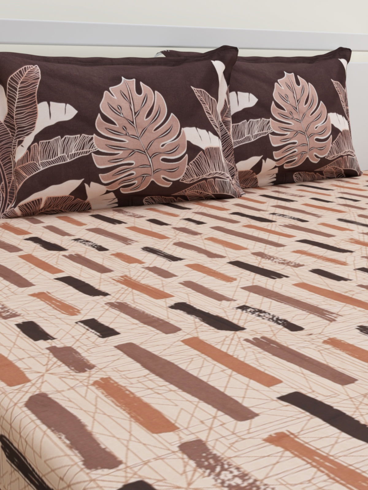 Peach Geometric Patterned 160 TC King Bedsheet with 2 Pillow Covers