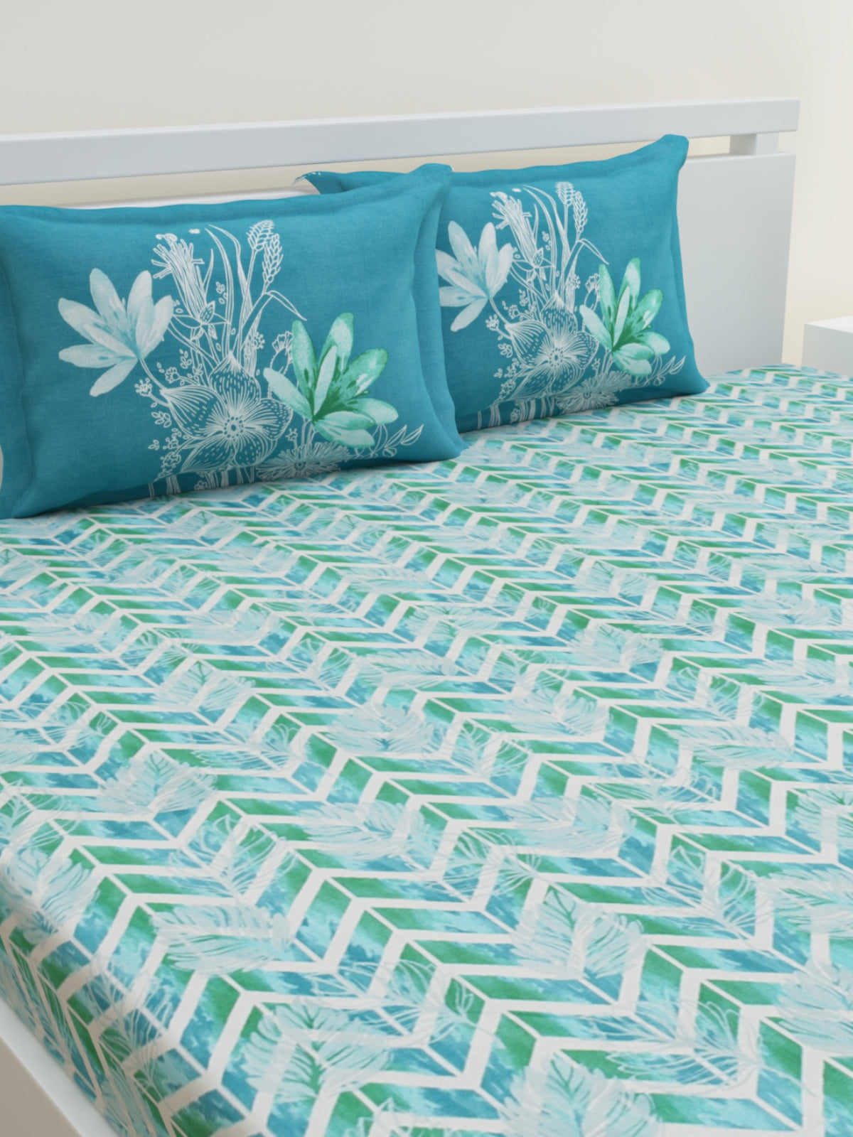 Turquoise Blue Geometric Patterned 160 TC King Bedsheet with 2 Pillow Covers