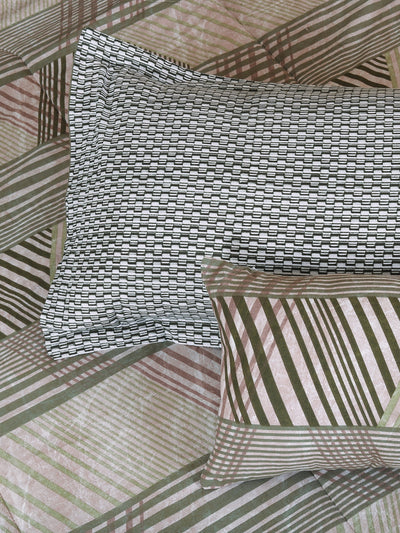 Multicolor Bedding Set 1 Bedsheet with 2 Pillow Covers , 1 Quilt/Blanket