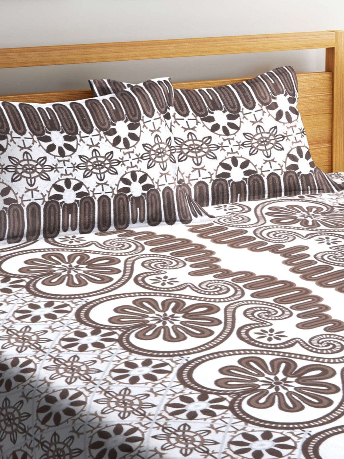 White & Brown Double Bed Cover with 2 Pillow Covers