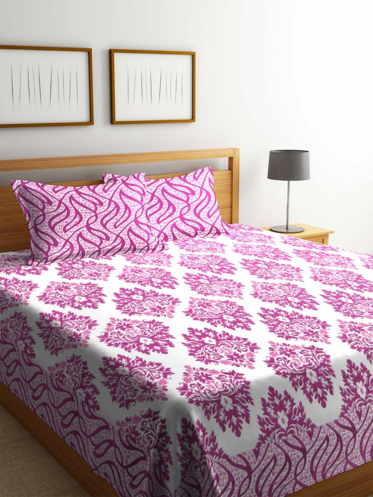 White & Rani Pink Double Bed Cover with 2 Pillow Covers