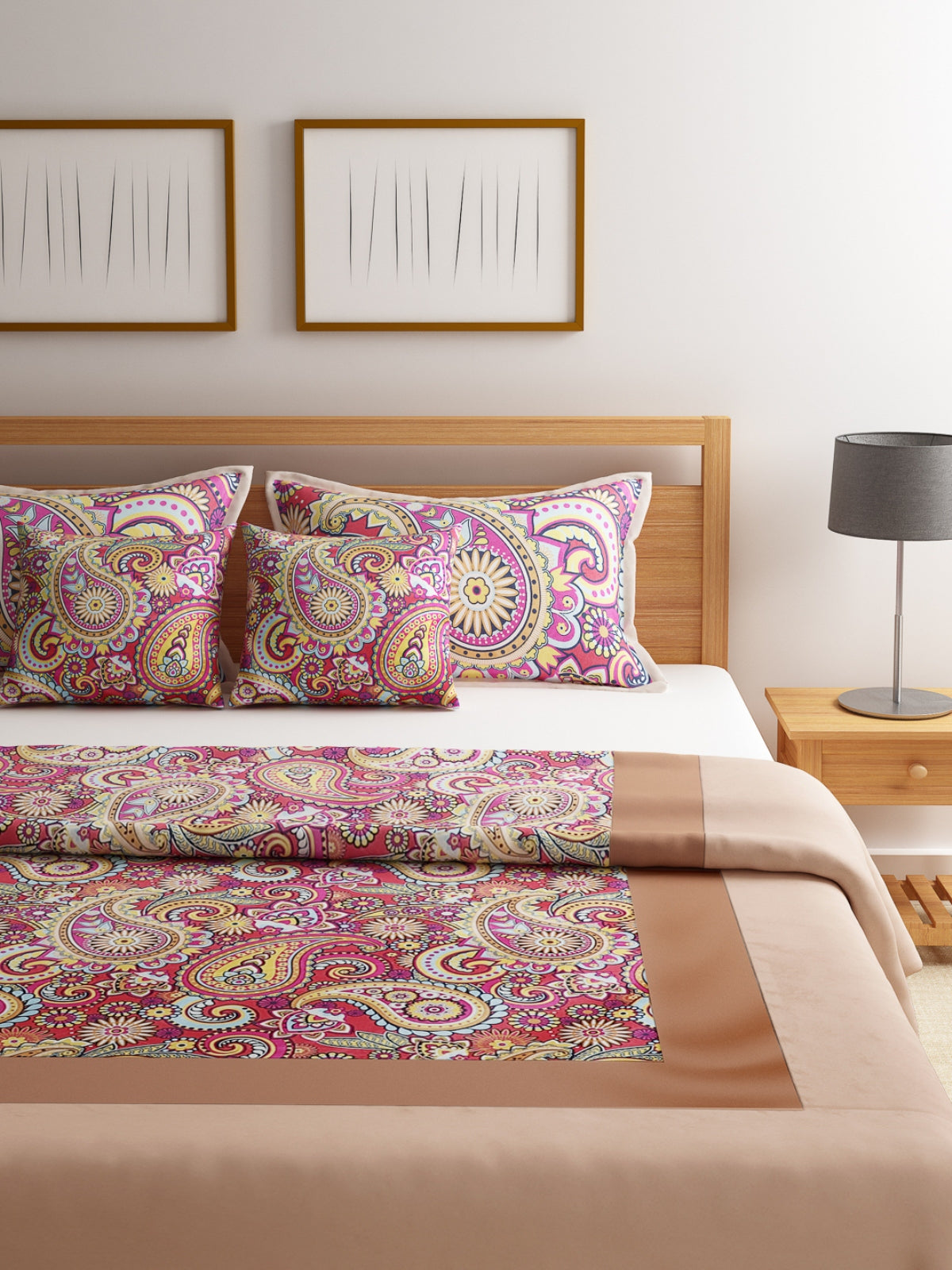 Multicolour Double Bed Cover with 2 Pillow Covers