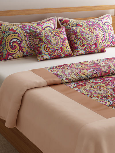Multicolour Double Bed Cover with 2 Pillow Covers
