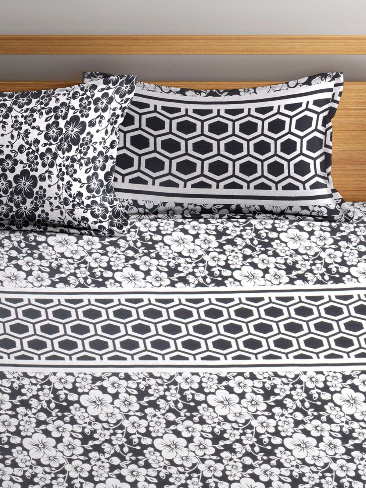 Black & Off White Double Bed Cover with 2 Pillow Covers