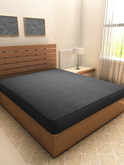 Grey Double Bedsheet with 2 Pillow Covers