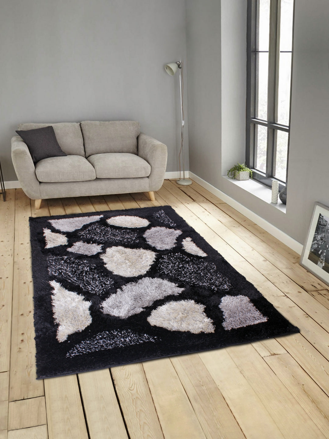 Black 4 ft x 6 ft Geometric Patterned Carpet